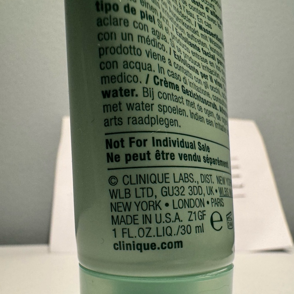 Clinique: Scrub Cream & Clarifying Lotion 2 (NEW - travel sizes) - Picture 9 of 9